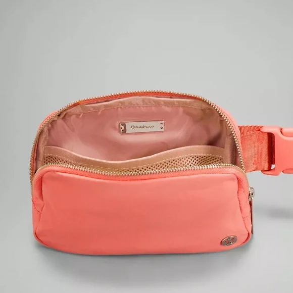 Lululemon Everywhere Belt Bag * Raspberry Cream - Picture 4 of 5